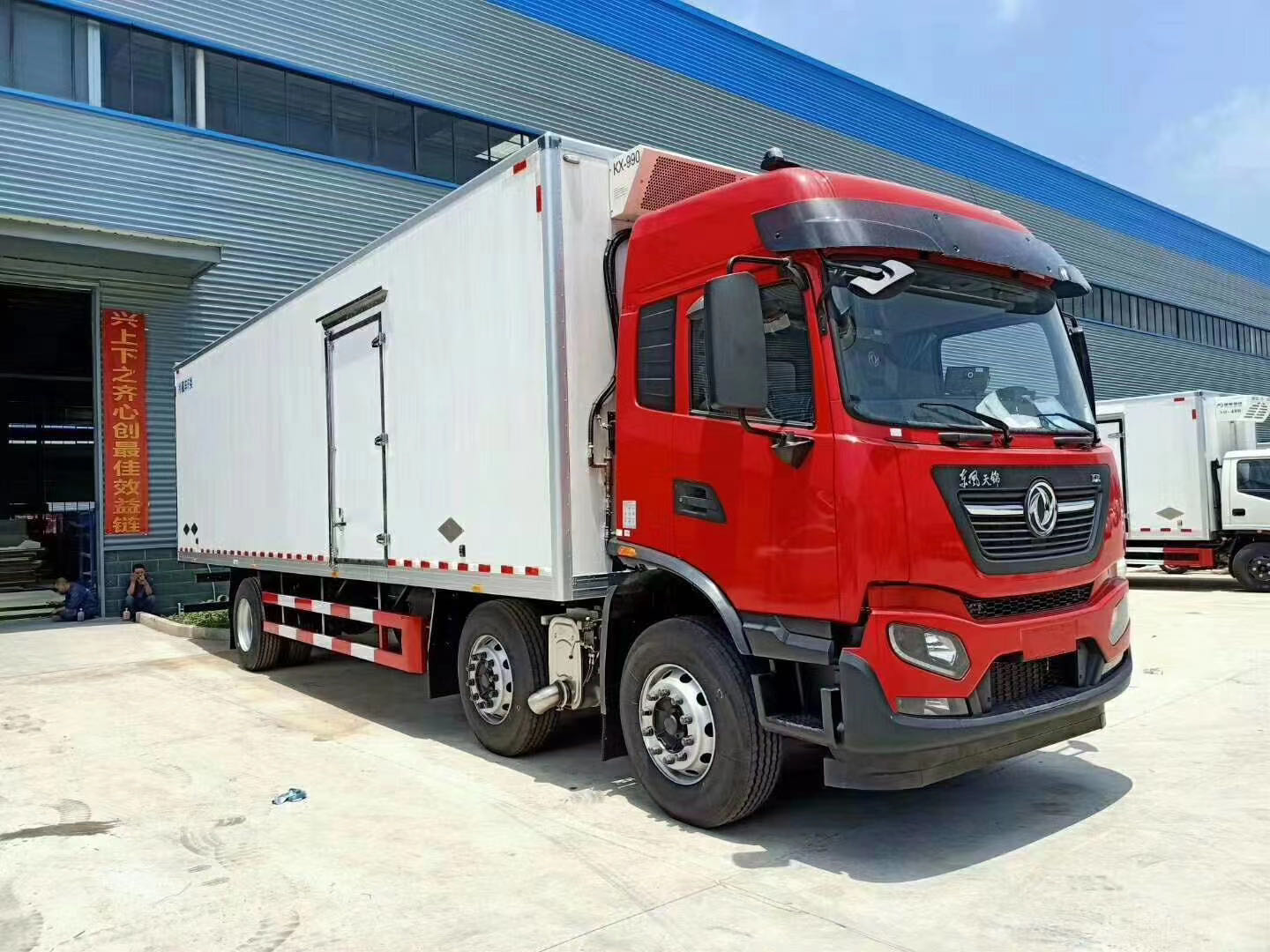 移動屠宰車匹配東風(fēng)天錦小三軸KR冷藏車廂體尺寸可選