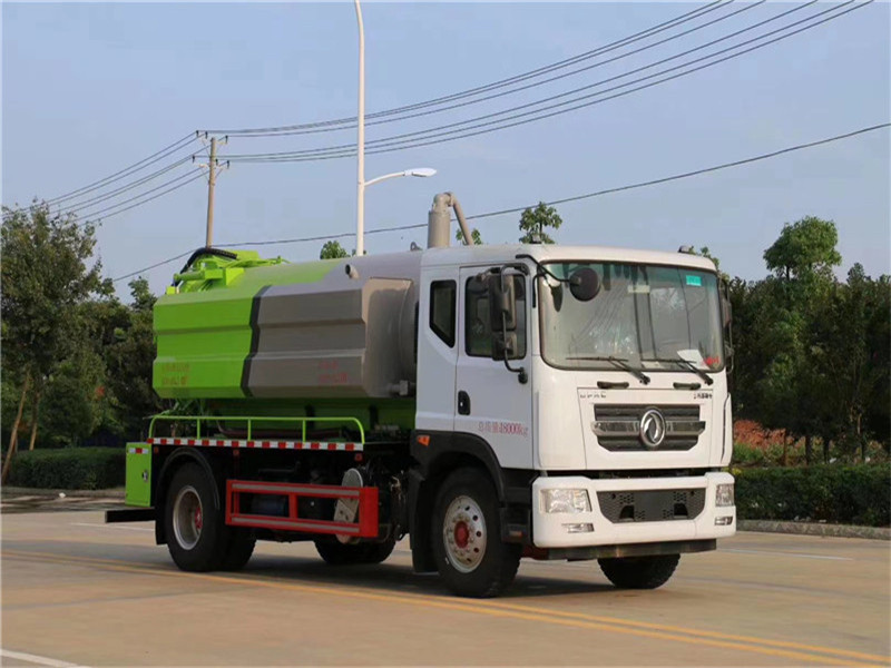 東風多利卡吸污車采用真空吸污系統進行機械化自吸自排操作