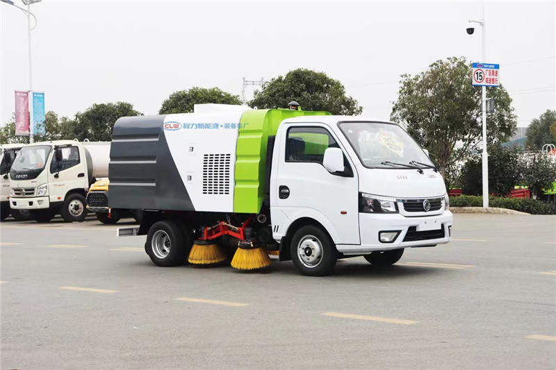 東風(fēng)途逸柴油版掃路車有勁又省油幫助作業(yè)人員更高效率完成工作