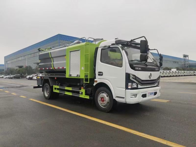 東風(fēng)途逸3方吸糞車設(shè)計(jì)巧妙，結(jié)構(gòu)合理配水循環(huán)泵