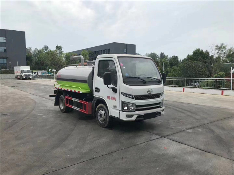 福田時代吸糞車色彩亮麗廣泛適用于各個場合的抽吸、裝運和排卸作業