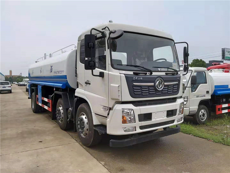 程力東風(fēng)10噸灑水車罐體外可用發(fā)泡或巖棉加裝保溫層起保溫功能