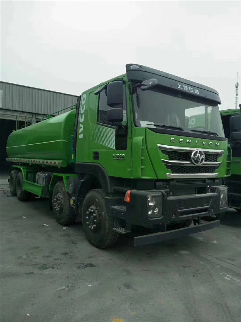 東風(fēng)柳汽國六清洗吸污車罐內(nèi)設(shè)有防浪隔板，有效減輕罐體晃動(dòng)