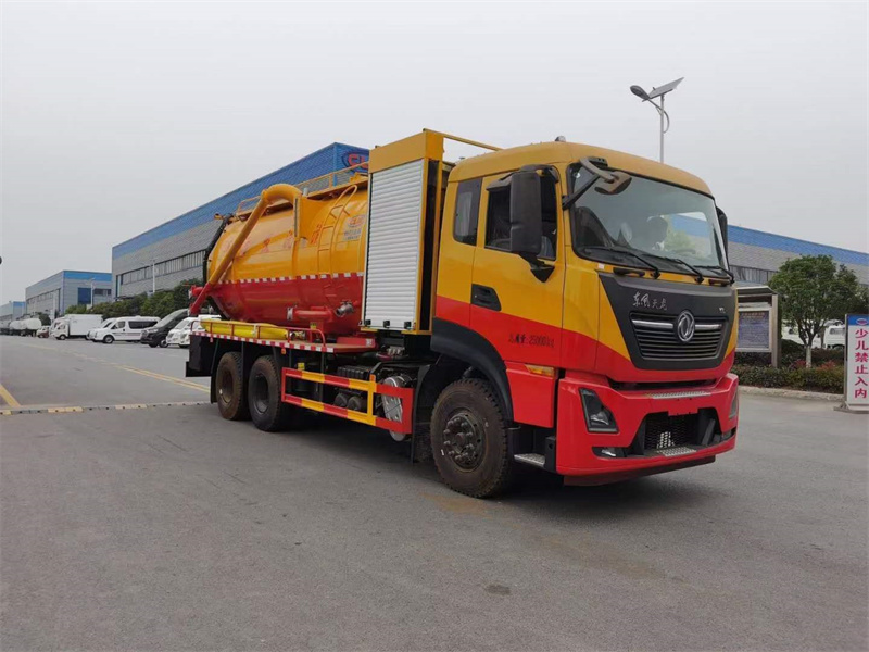 東風天龍清洗吸污車工地大流量搶修排水車首選：吸污疏通更效率