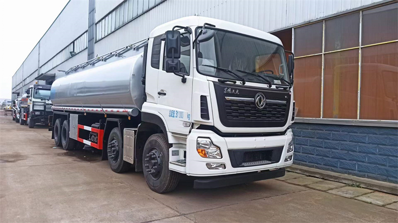 東風天龍前四后八供液車