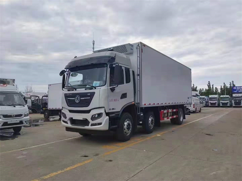 東風(fēng)天錦KR小三軸7.6米冷藏車