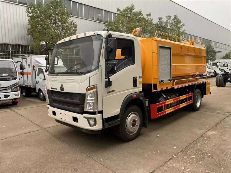 豪沃輕卡、藍牌清洗吸污車