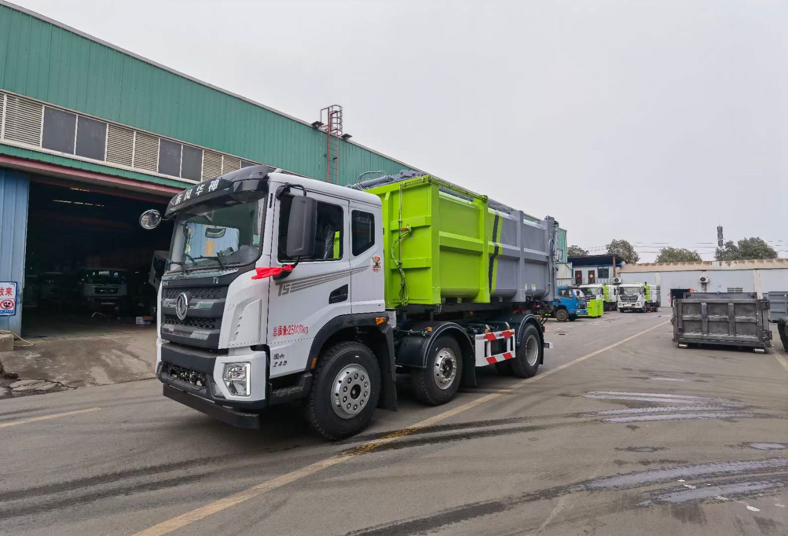 東風(fēng)淤泥運(yùn)輸車