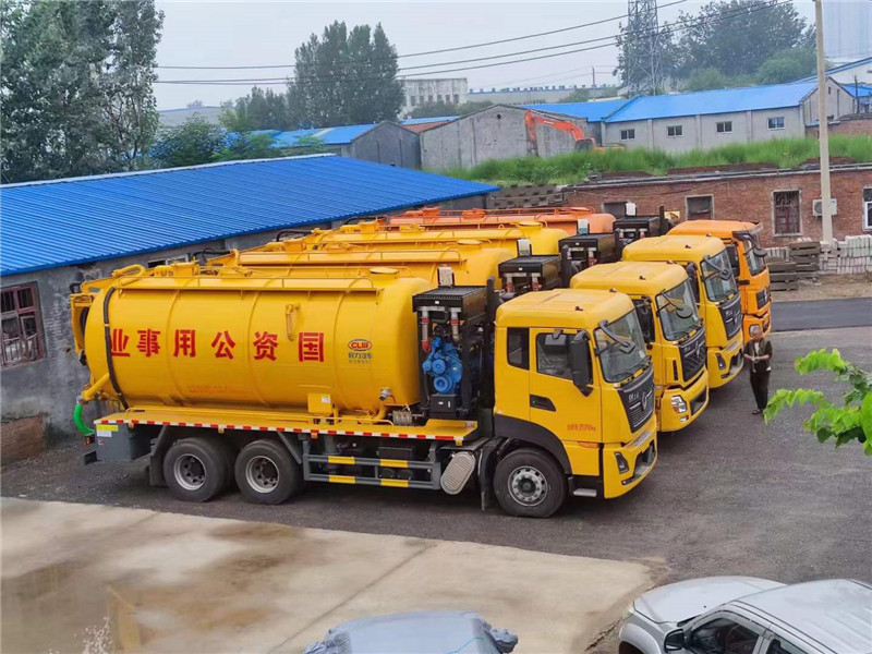 新鄉國資集團為完善排水防澇體系批量采購程力大型吸污車