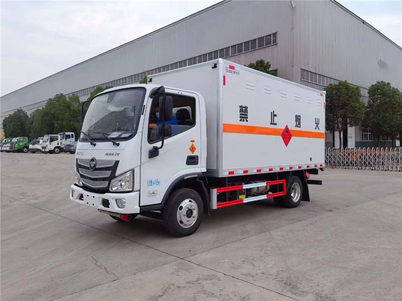 福田4.15米危險品廂式車